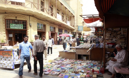 Calle Mutanabi (Bagdad), 5 de abril (Foto de Mohammed Ameen para REUTERS)
